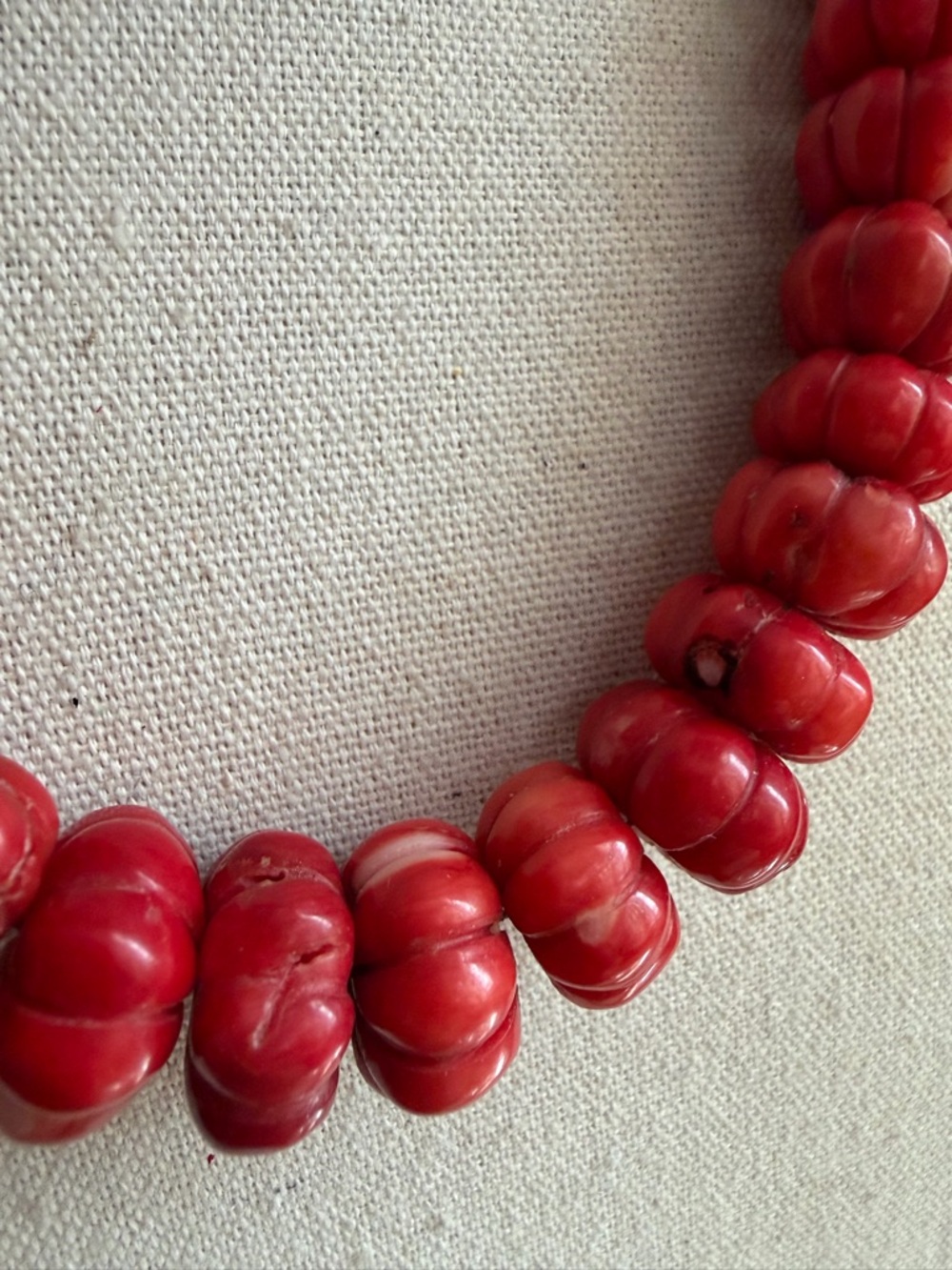 Stunning Vintage Vivid Red Italian Coral Carved Gourd Beaded Necklace - Picture 4 of 7